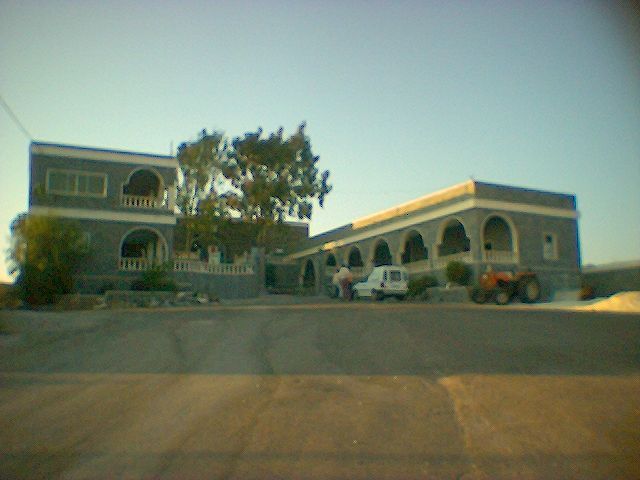 File:Shrine of Ammar bin Yasser in Ariqah.jpg