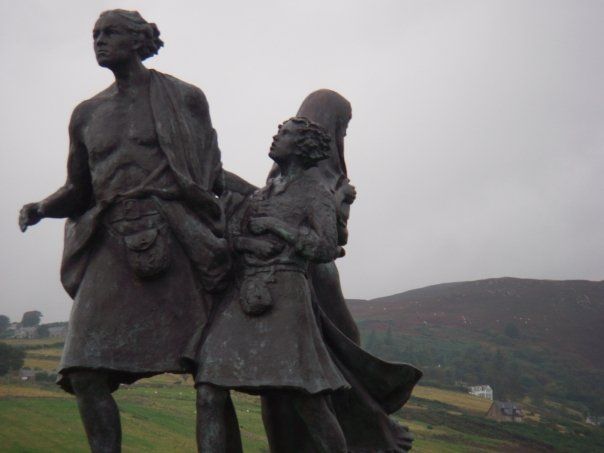 File:The Highland emigrants monuments Helmsdale.jpg