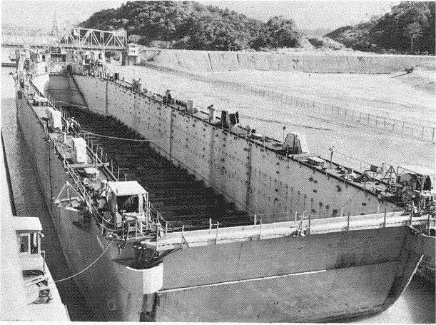 File:USSARD17inthePanamaCanal.jpg