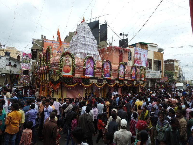 File:11 lal darwaza bonala pandaga Hyderabad.jpg