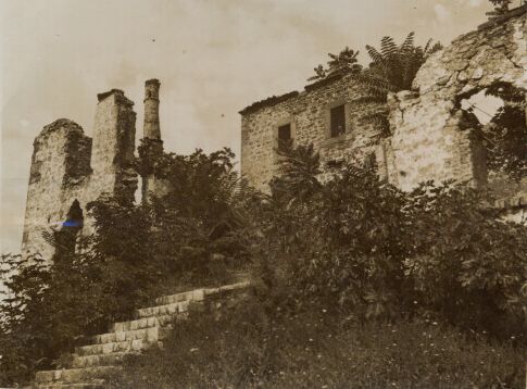 File:Burgajet castle stairs.jpg