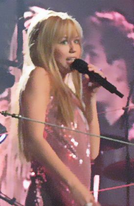 File:Hannahperforms.JPG