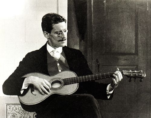 File:James Joyce in 1915.jpg