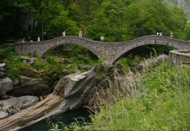 File:Ponte dei Salti, Lavertezzo, Ticino, Svizzera.jpg