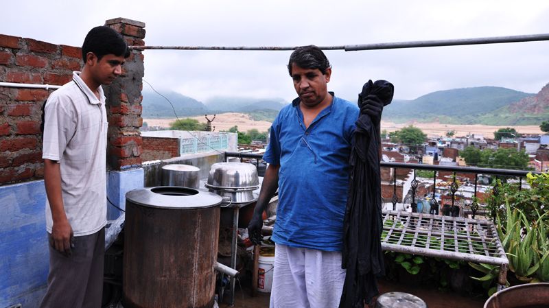 File:Traditional Indigo Dyeing, Jaipur (Rajasthan, India).jpg