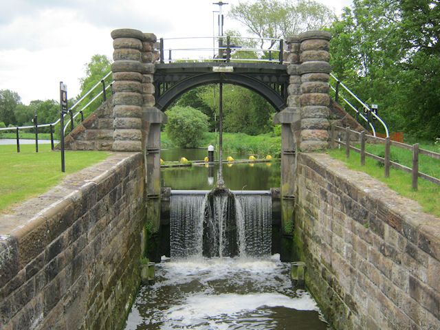 File:Vale Royal Locks Sluice2.jpg