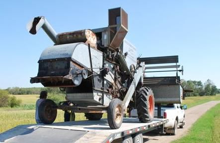 File:1965 Gleaner E on trailer.jpg