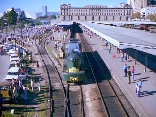 File:520 at adelaide station.jpg