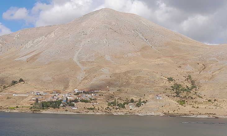 File:Gölbağı, Çelikhan.jpg