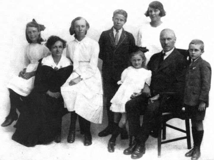 File:General Smuts and family in 1921 (cropped).jpg