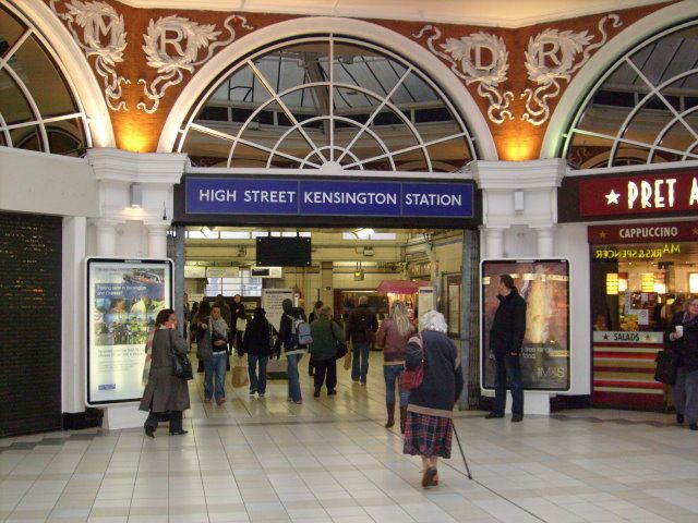 File:High Street Kensington Tube Station 2008.jpg