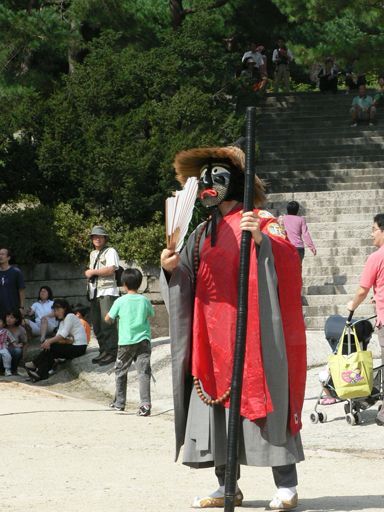 File:Korean mask dance-Songpa sandaenori-04.jpg