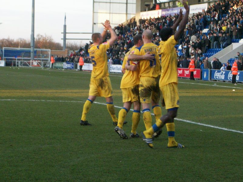 File:Southend Players taunt colchester fans.jpg