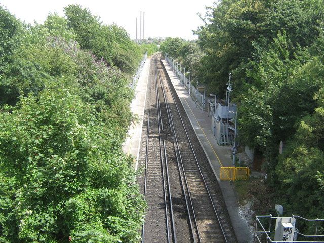 File:Swanscombe railway station platforms in 2009.jpg