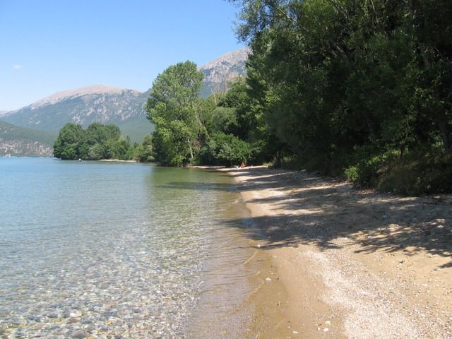 File:Wild beach-selo Ljubanista Ohrid.jpg