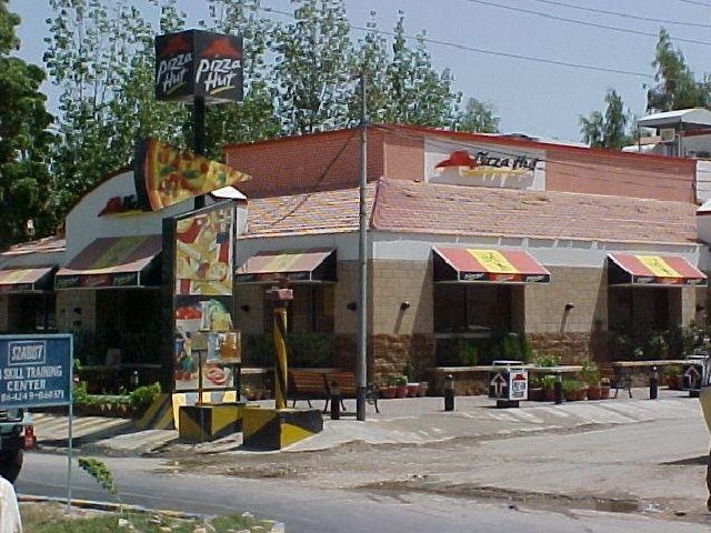 File:A Pizza Hut Restaurant in Karachi Pakistan.jpg