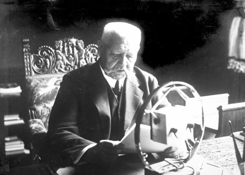 File:Bundesarchiv Bild 102-13227, Paul von Hindenburg.jpg