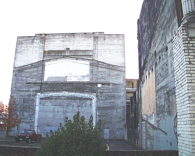 File:CapitolTheatreArchandSideWall.JPG