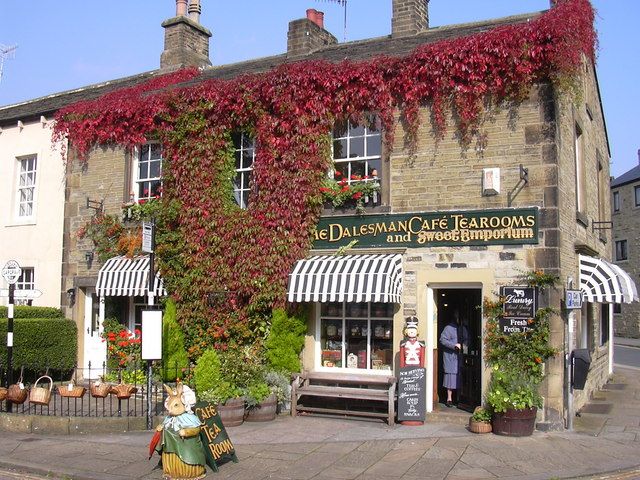 File:Dalesman Cafe, Gargrave.jpg