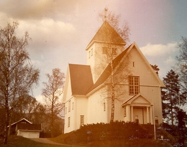 File:Eidsfoss kirke.jpg