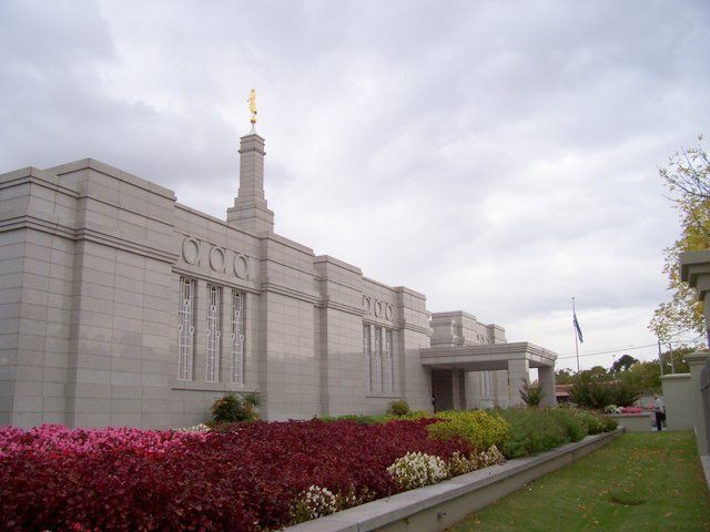 File:El templo de Uruguay por sonarbison.jpg