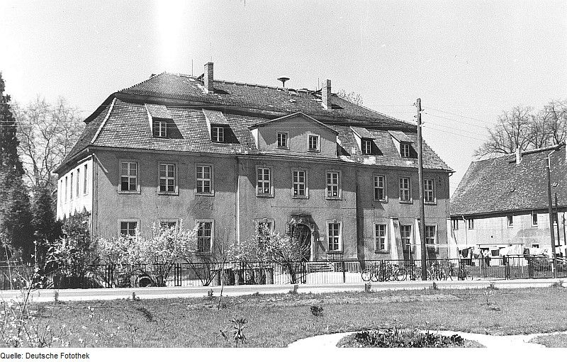 File:Fotothek df rp-d 0450004 Rietschen-Daubitz. Schloß.jpg