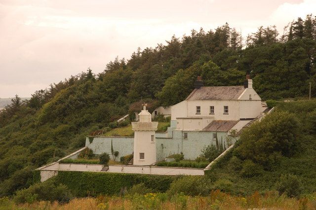 File:Irl Duncannon lighthouse.jpg