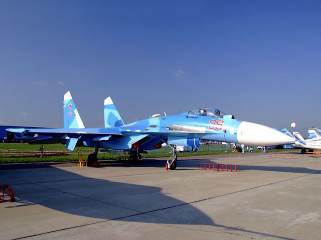 File:MAKS-2007-Su-27.jpg