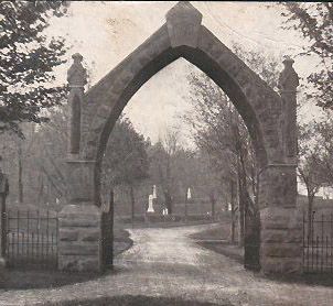 File:Mt Albion cemetery entrance arch, 1908.jpg