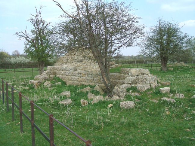 File:Quarrendon Church Remains2.jpg