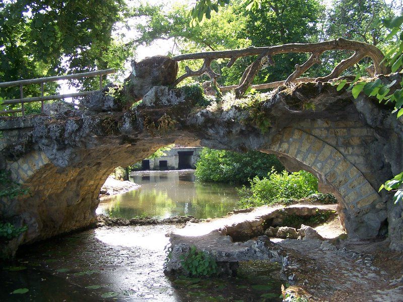 File:The caves of Majolan.jpg