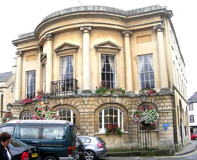 File:Town Hall - geograph.org.uk - 945900.jpg