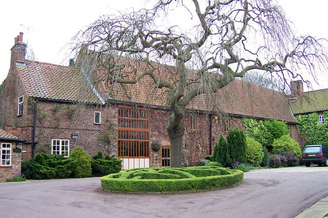 File:Tyrwhitt Hall - geograph.org.uk - 153037.jpg