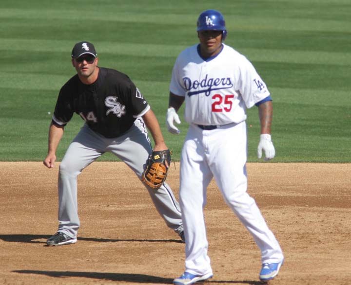 File:Andruw Jones with Konerko.jpg