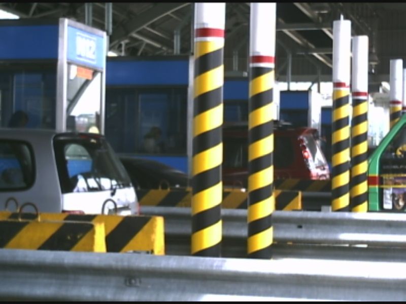 File:Balintawak Toll Barrier Inside.jpg