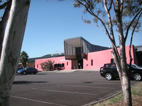 File:EagleValeNSWleisureCentre.jpg