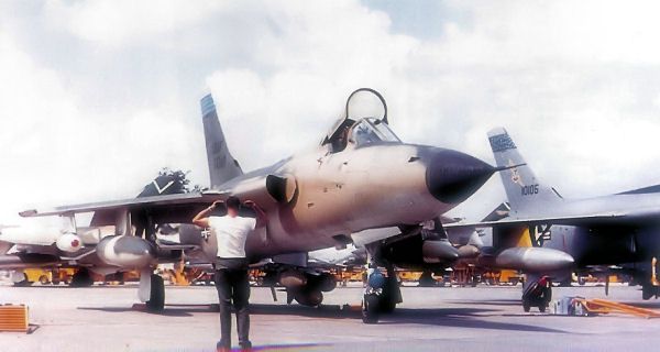 File:F-105s-takhli-1964.jpg