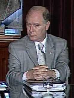 File:Guillermo Jenefes - Senador, 2004.png