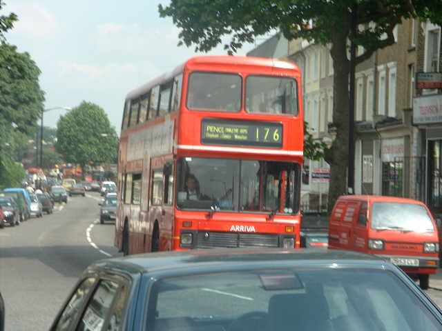 File:London bus route 176.jpg