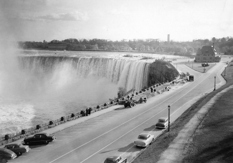 File:Niagara Parkway, November 12, 1954.png