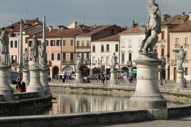 File:Prato della Valle, Padua.JPG