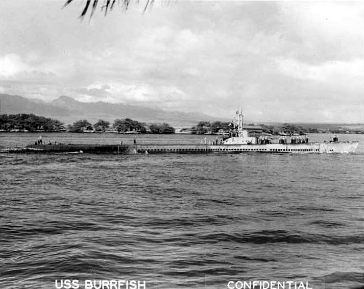 File:USS Burrfish;0831207.jpg