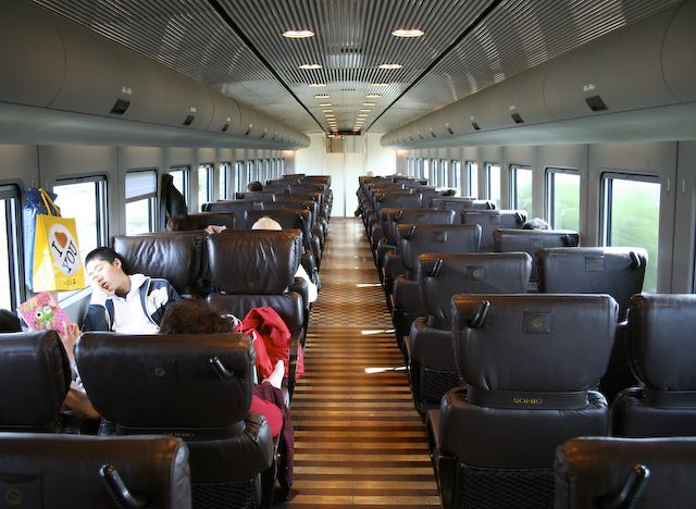 File:885SeriesKamomeInterior.jpg