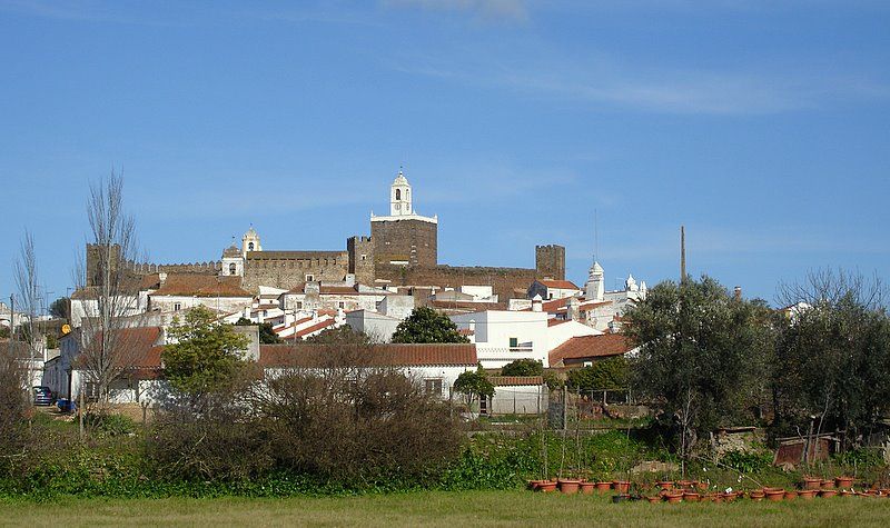 File:Alandroal (Portugal), pueblo hermanado con Brenes..jpg