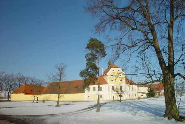 File:Castle of Kalec On Winter.jpg