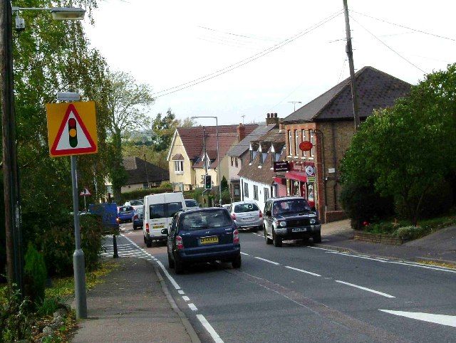 File:Crays Hill - geograph.org.uk - 72971.jpg