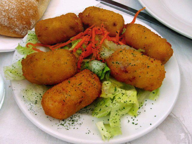 File:Croquettes with salad.jpg