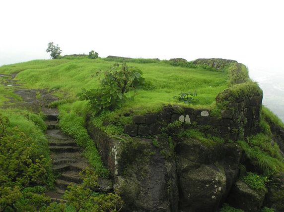 File:Karnala fort bastion.jpg