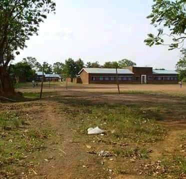 File:Loka round secondary school.jpg