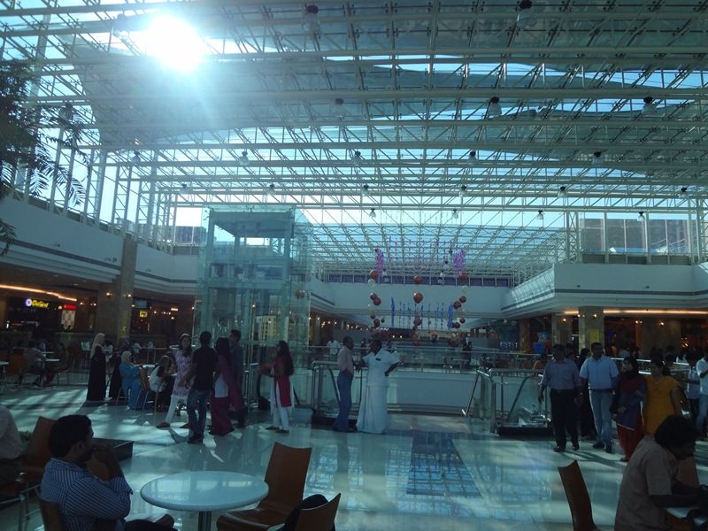 File:Lulumall foodcourt.JPG